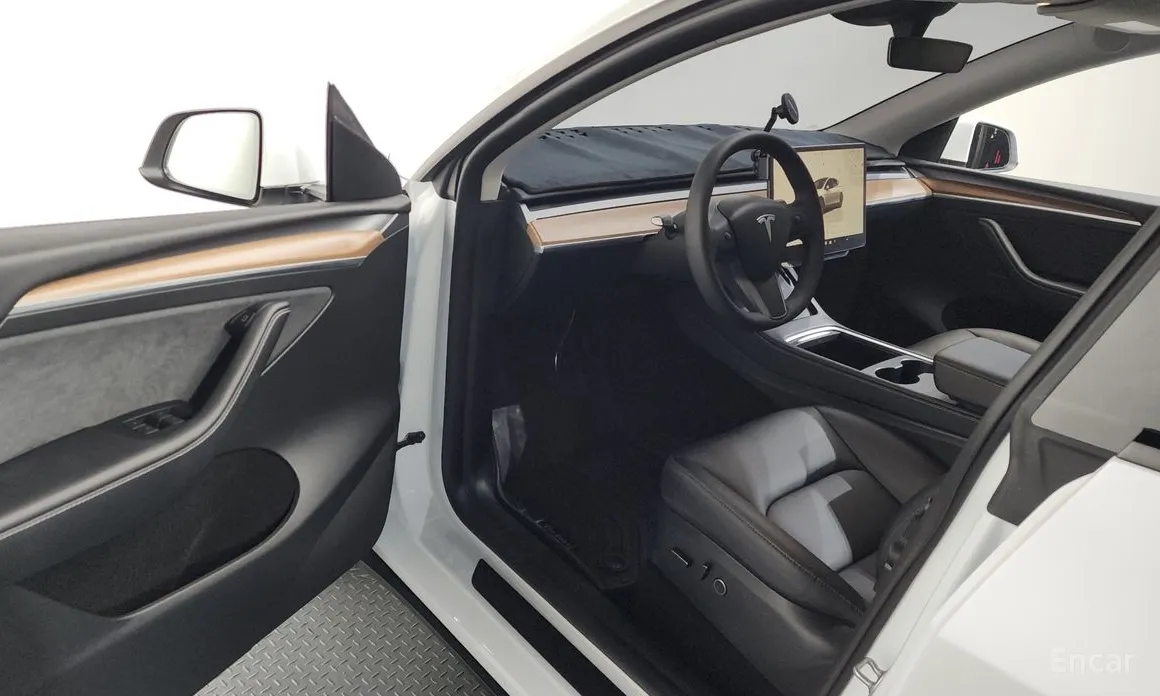 Фото 10 - Tesla Model Y