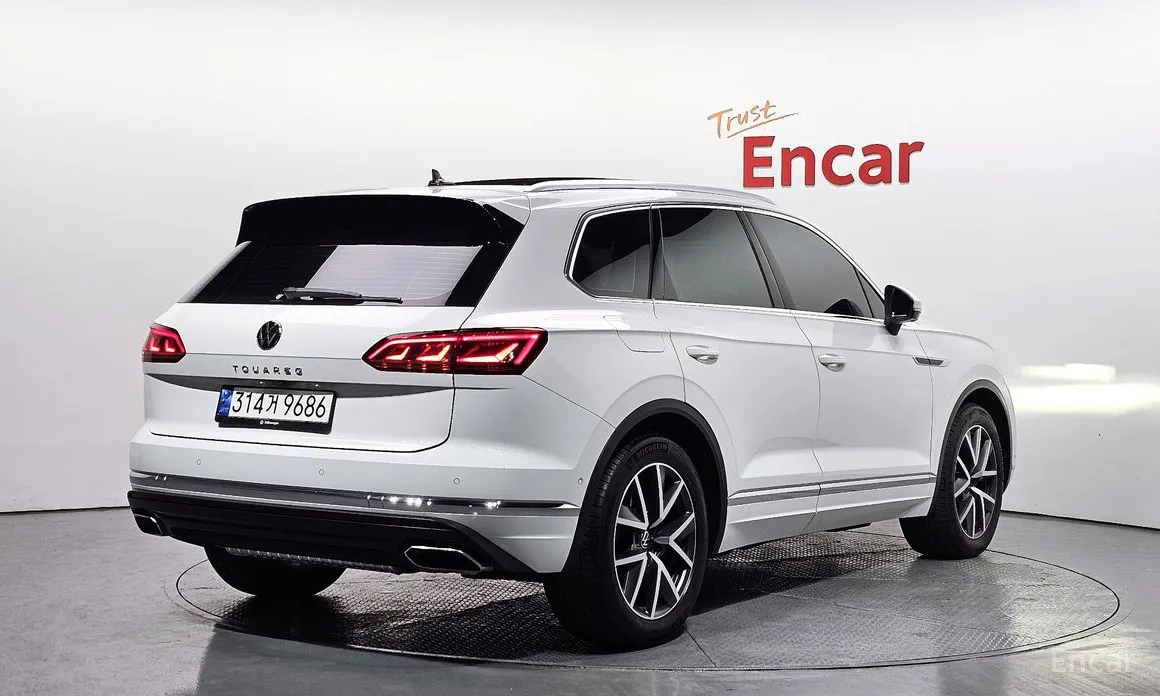 Photo 2 - Volkswagen Touareg