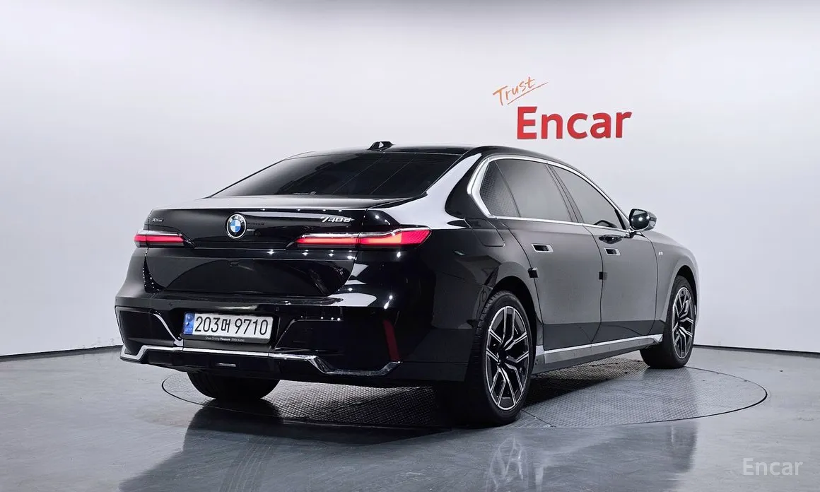 Фото 2 - BMW 7 Series