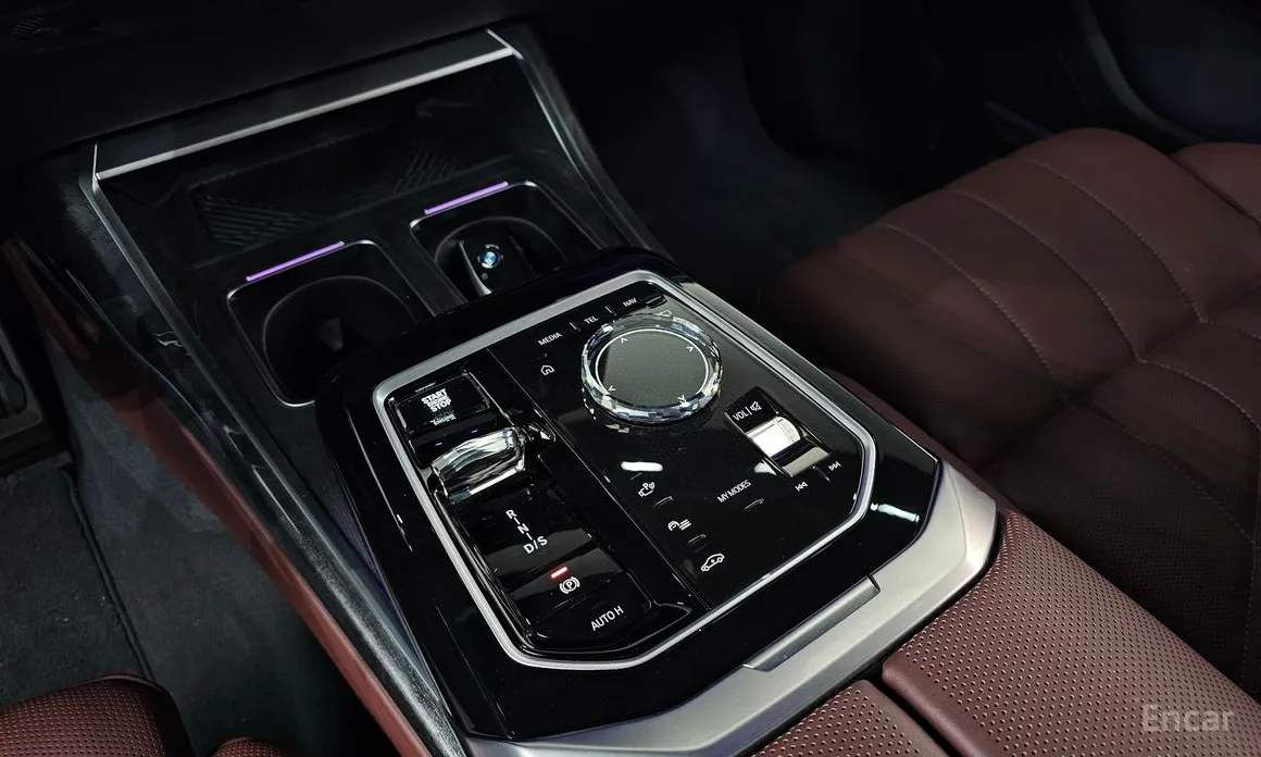 Фото 9 - BMW 7 Series