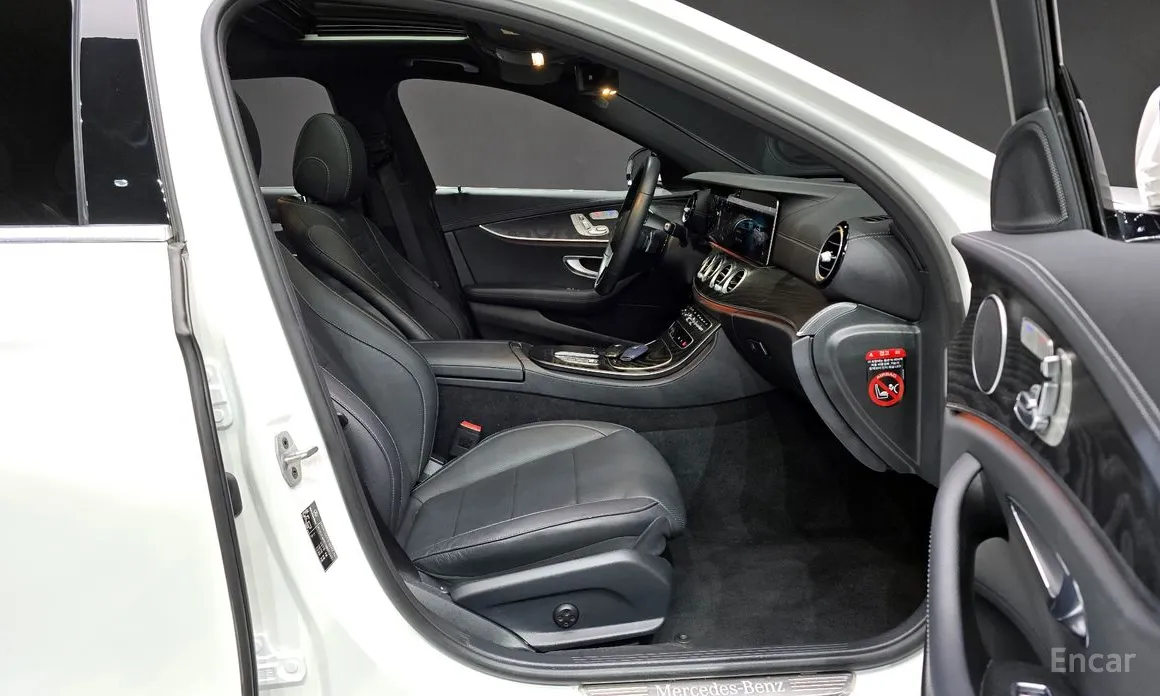 Фото 10 - Mercedes-Benz E-Class