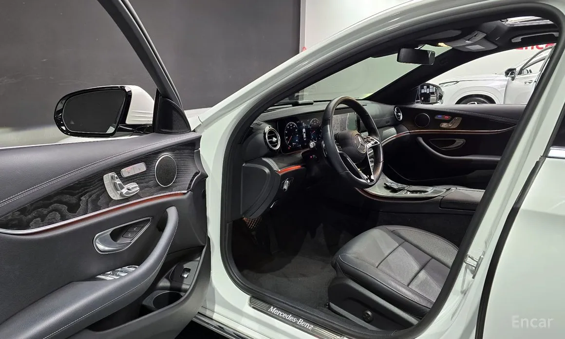 Фото 11 - Mercedes-Benz E-Class