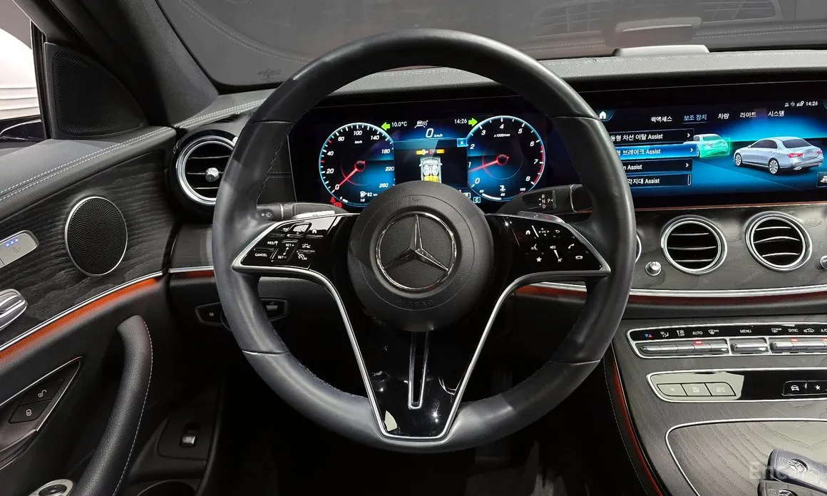 Фото 13 - Mercedes-Benz E-Class