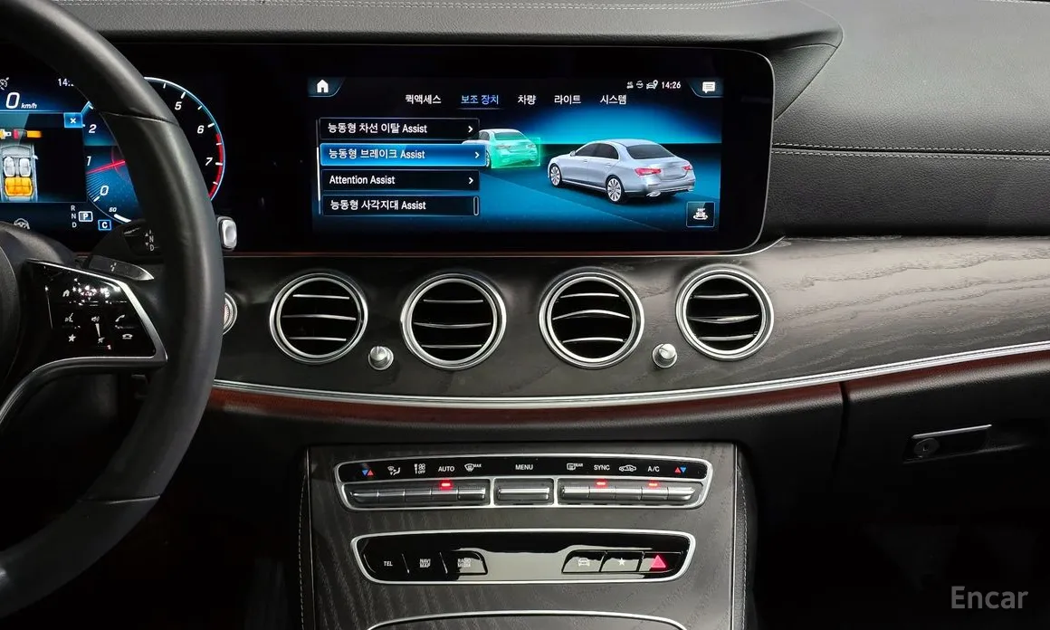 Фото 17 - Mercedes-Benz E-Class