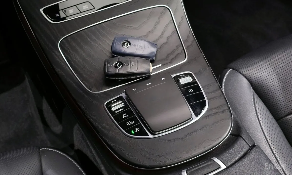 Фото 18 - Mercedes-Benz E-Class