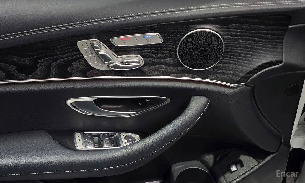 Фото 19 - Mercedes-Benz E-Class