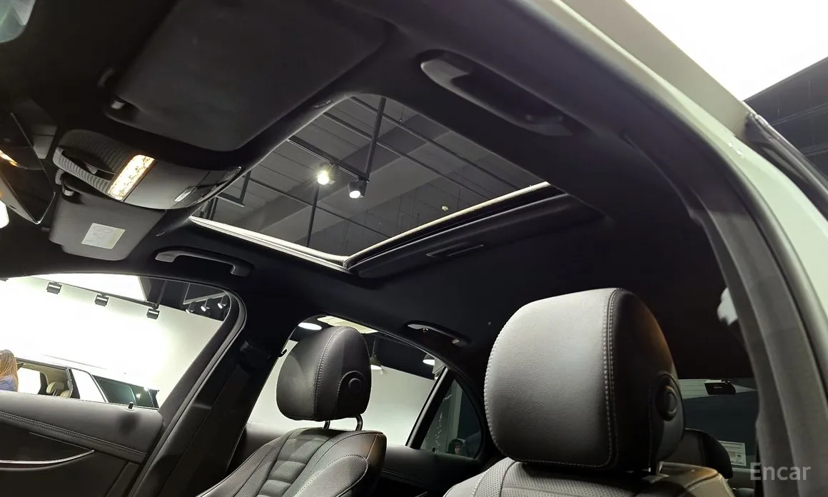 Фото 20 - Mercedes-Benz E-Class