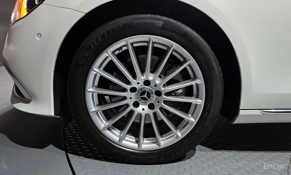 Фото 5 - Mercedes-Benz E-Class