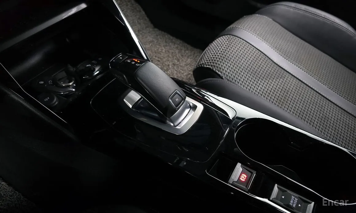 Фото 9 - Peugeot 2008