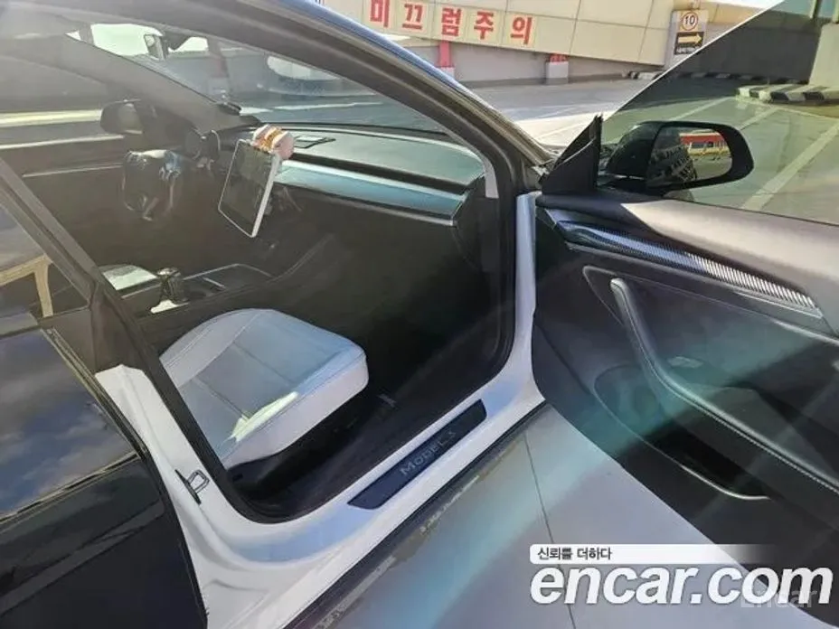 Фото 10 - Tesla Model 3