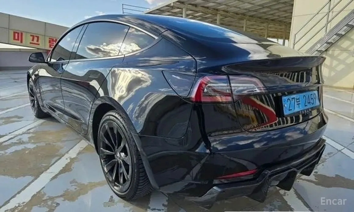 Фото 4 - Tesla Model 3