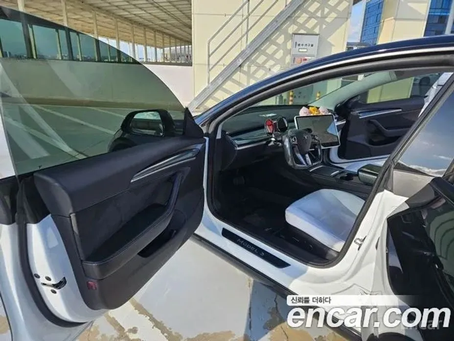 Фото 6 - Tesla Model 3