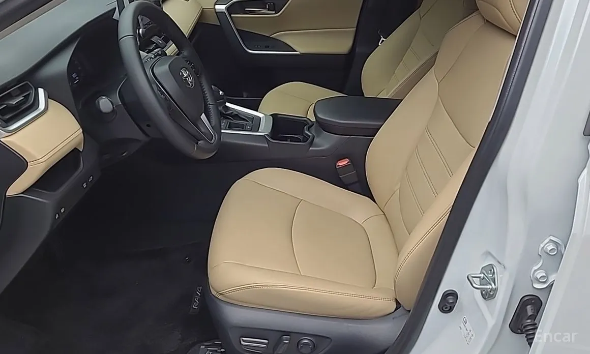 Фото 10 - Toyota RAV4