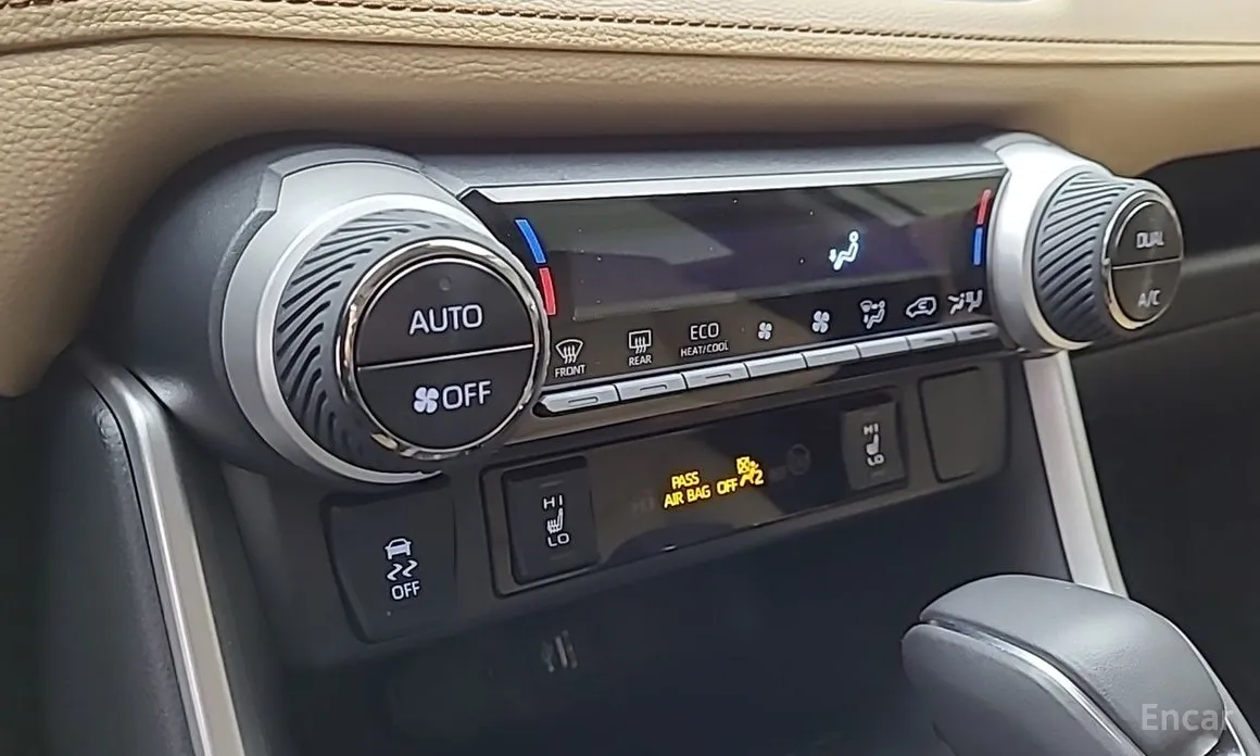 Фото 14 - Toyota RAV4