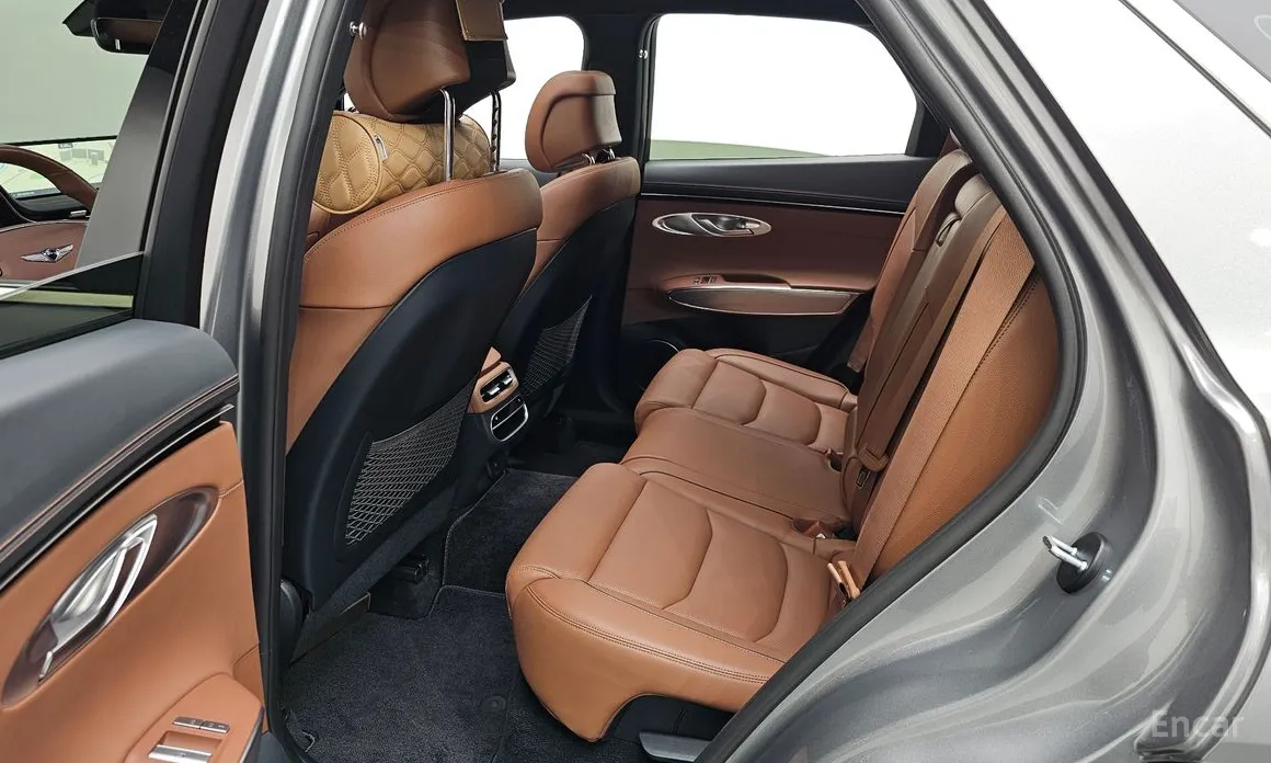 Фото 12 - Genesis GV70