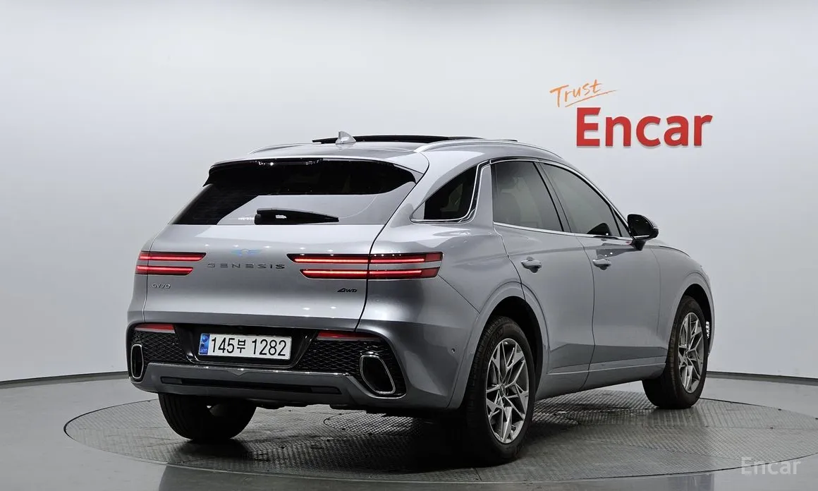 Фото 2 - Genesis GV70