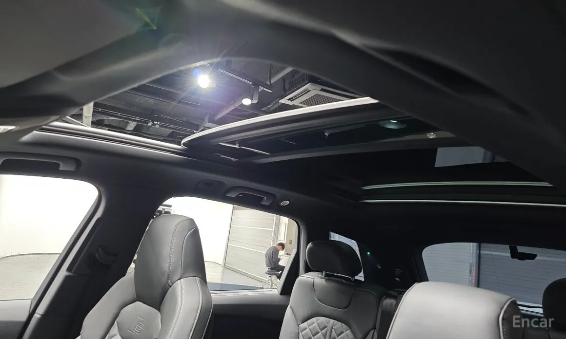 Фото 18 - Audi Q7