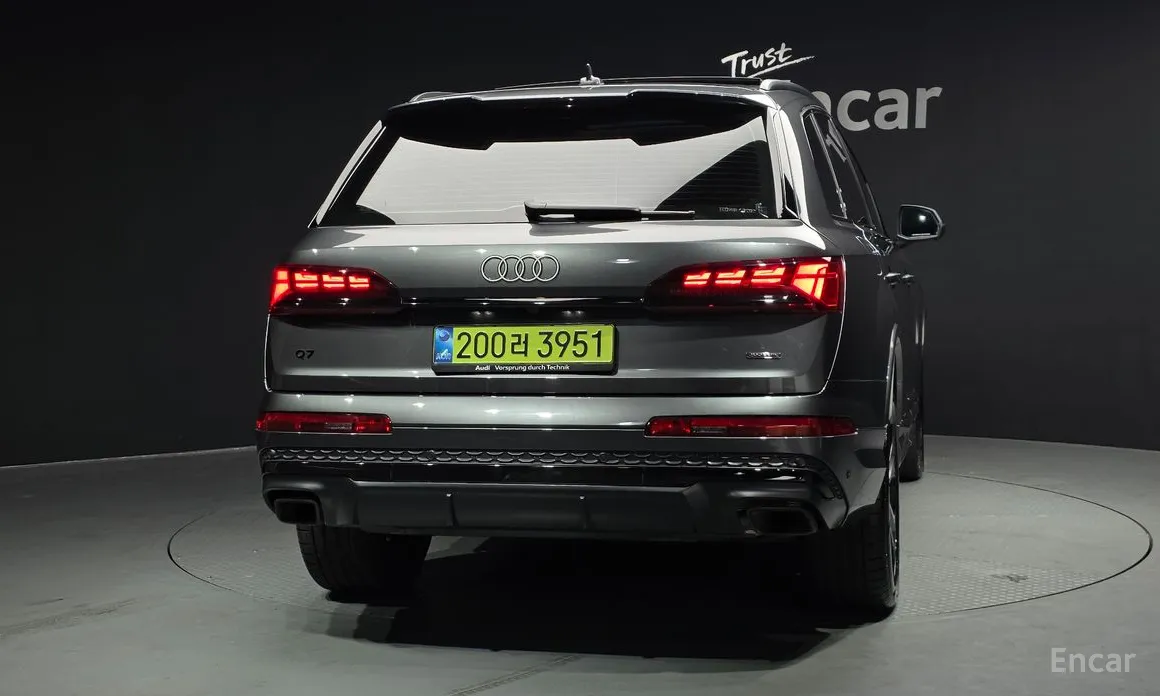 Фото 4 - Audi Q7