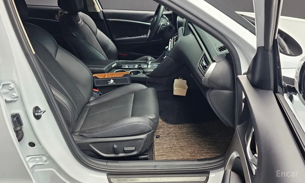 Фото 10 - Genesis G70