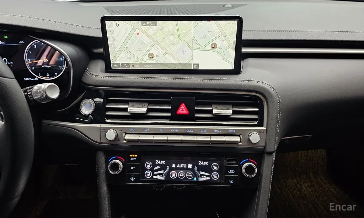 Фото 14 - Genesis G70