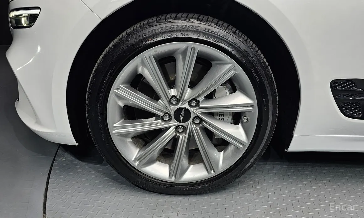 Фото 5 - Genesis G70