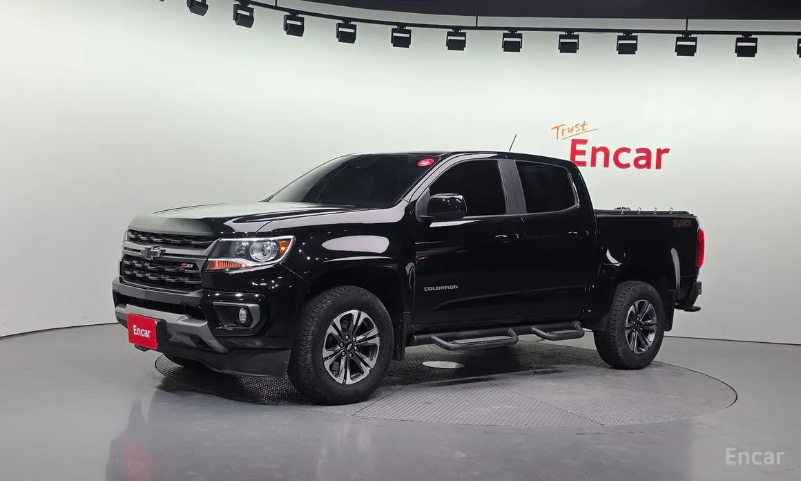 Photo 1 - Chevrolet Colorado