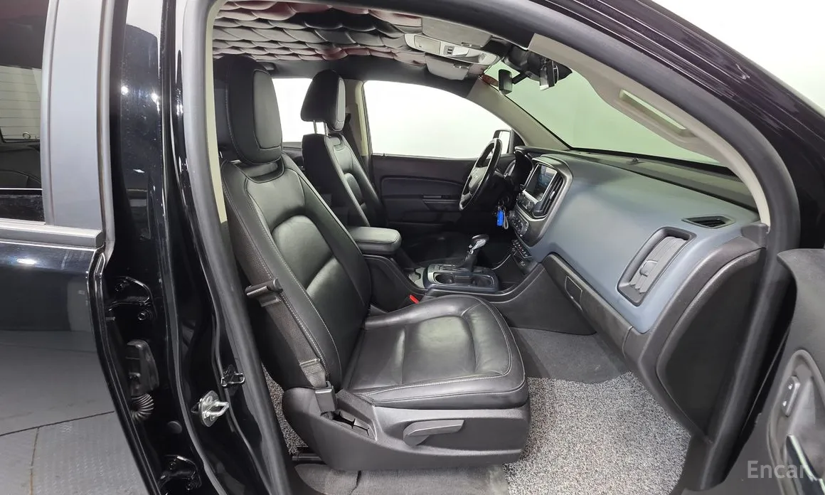 Photo 10 - Chevrolet Colorado