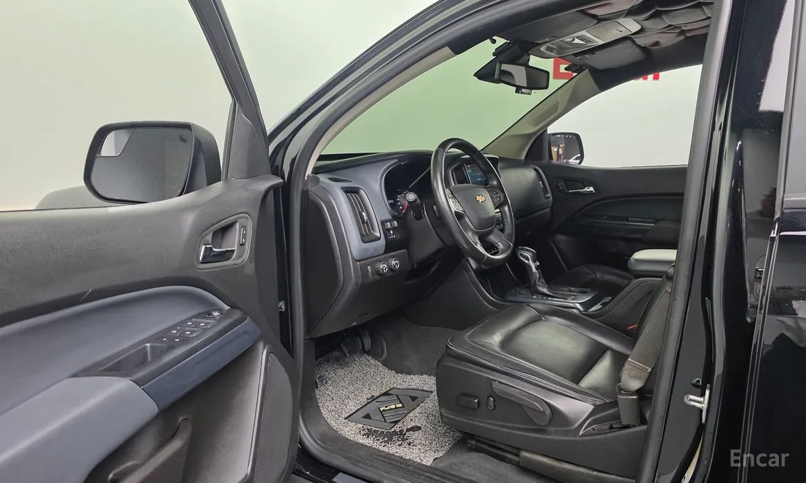 Photo 11 - Chevrolet Colorado