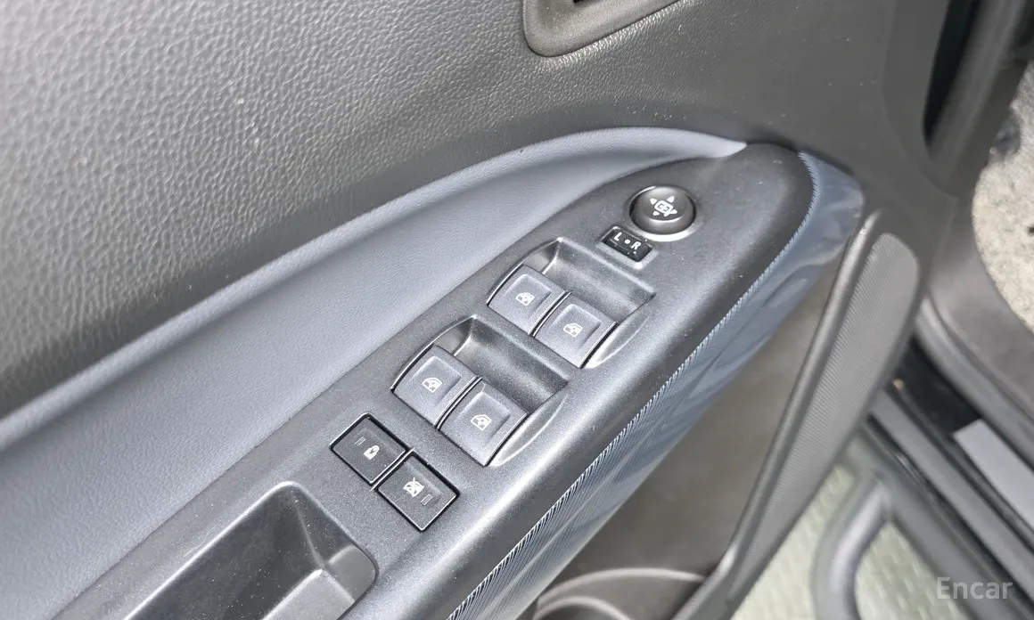 Photo 12 - Chevrolet Colorado