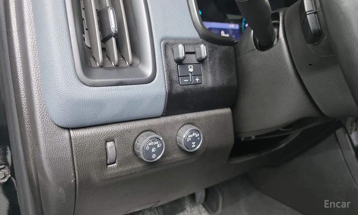 Photo 13 - Chevrolet Colorado