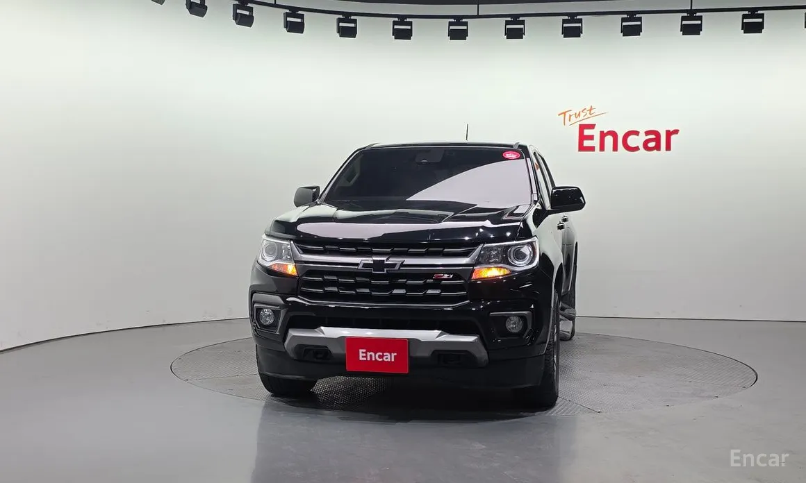 Photo 3 - Chevrolet Colorado