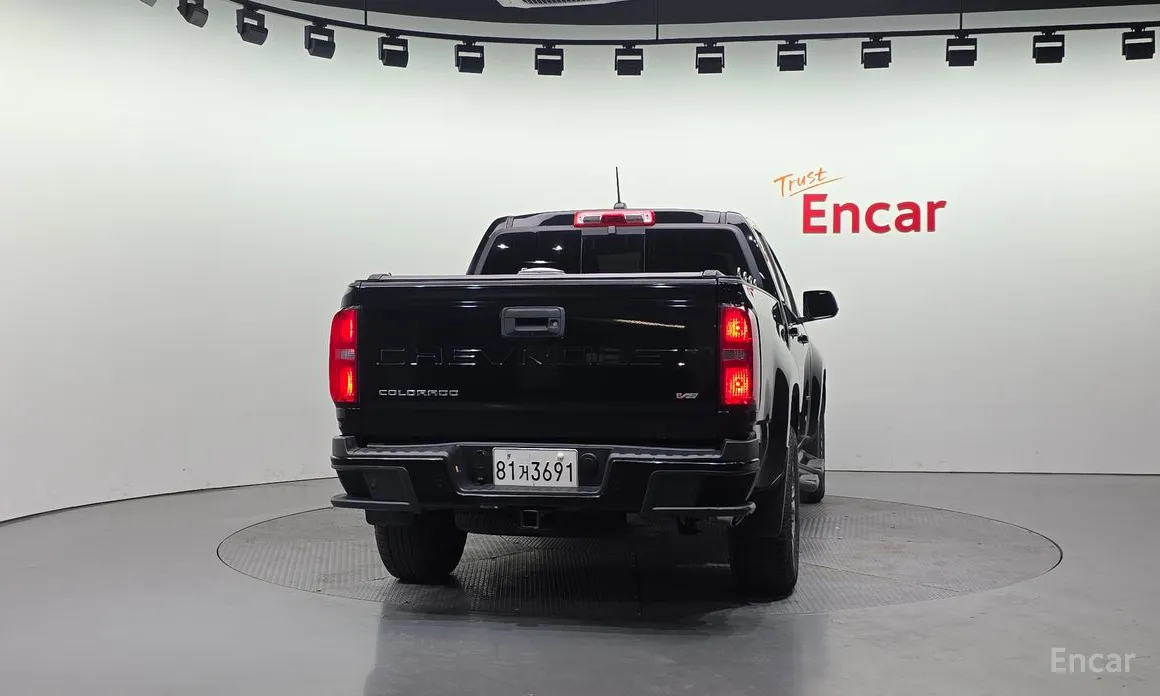 Photo 4 - Chevrolet Colorado