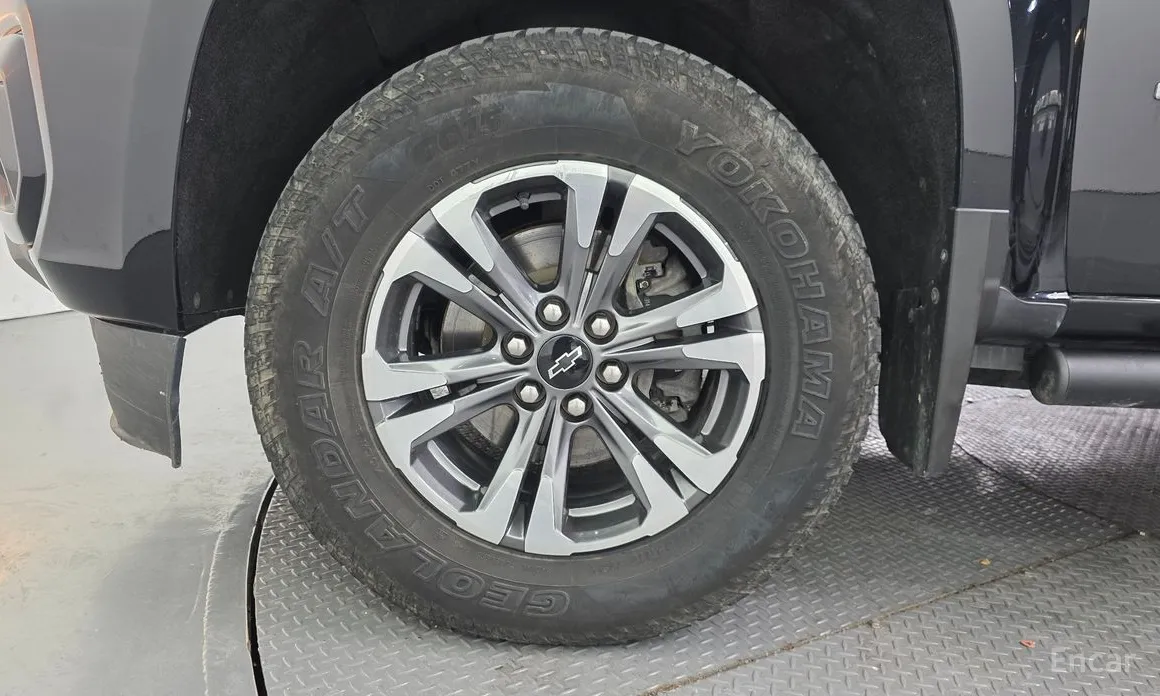 Photo 5 - Chevrolet Colorado