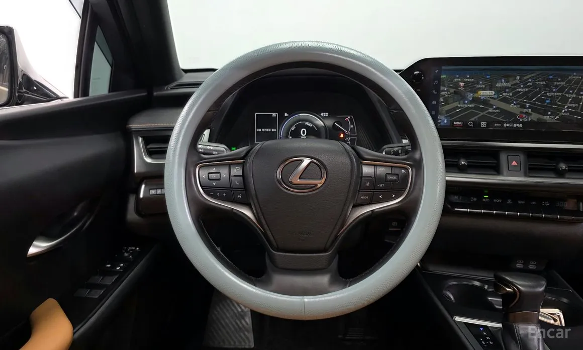 Фото 13 - Lexus UX