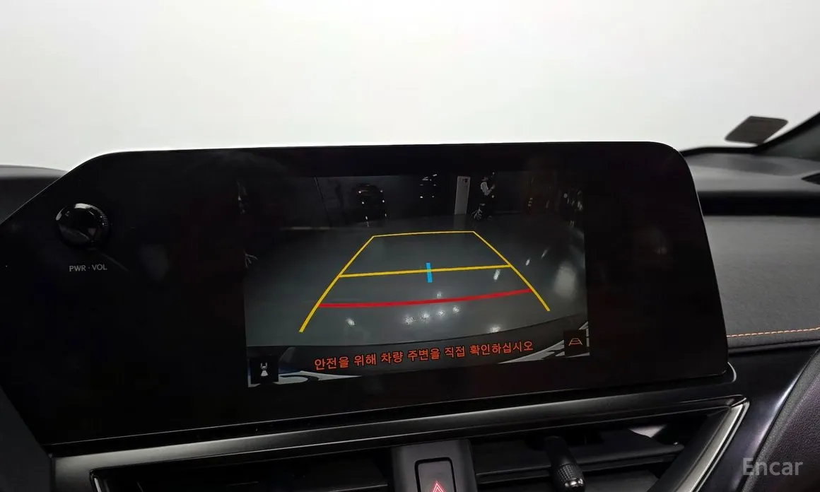 Фото 15 - Lexus UX