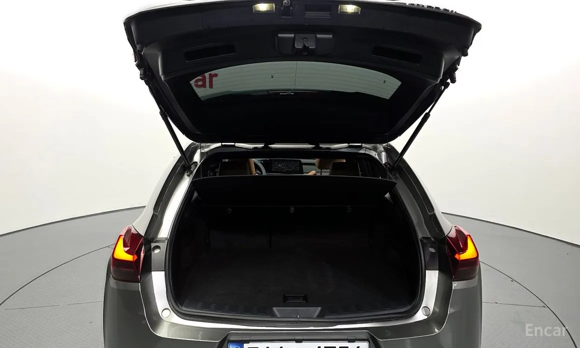 Фото 20 - Lexus UX