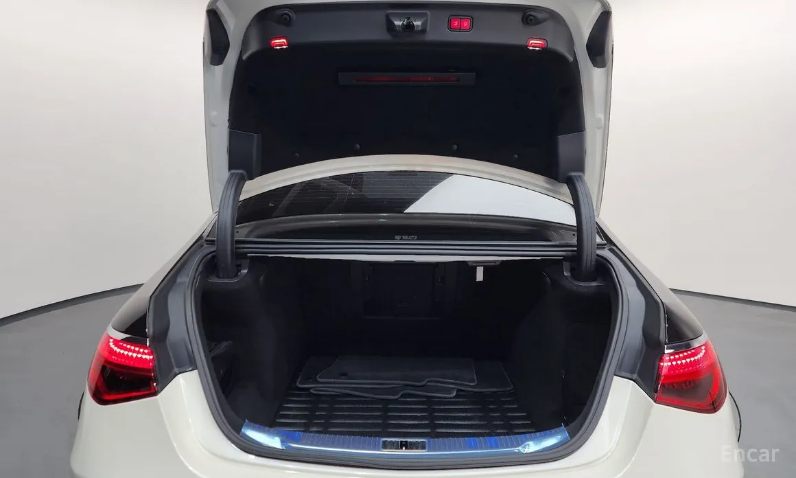 Фото 20 - Mercedes-Benz S-Class