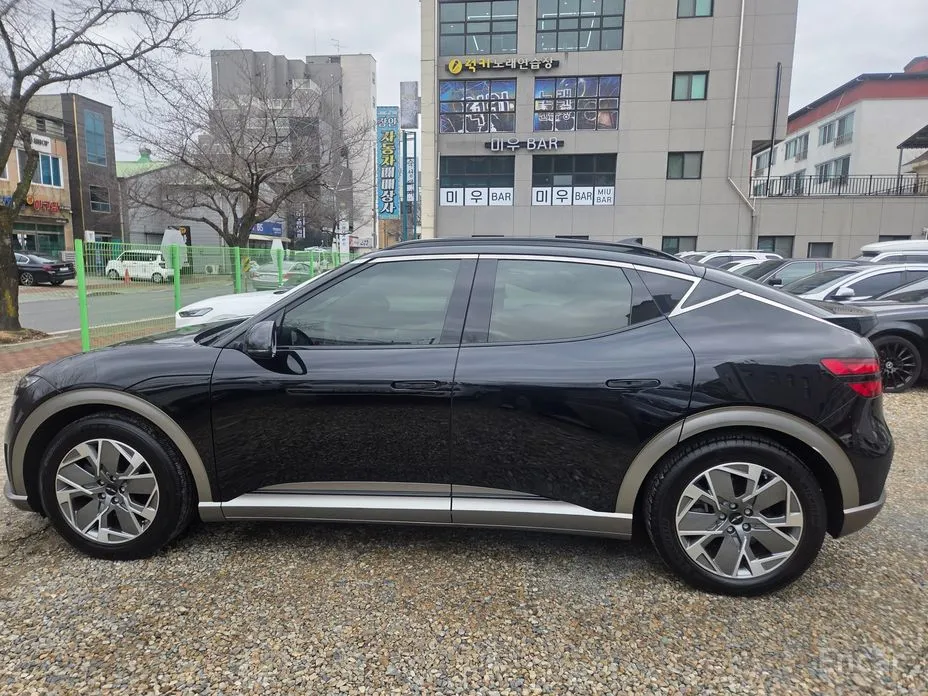 Фото 1 - Genesis GV60