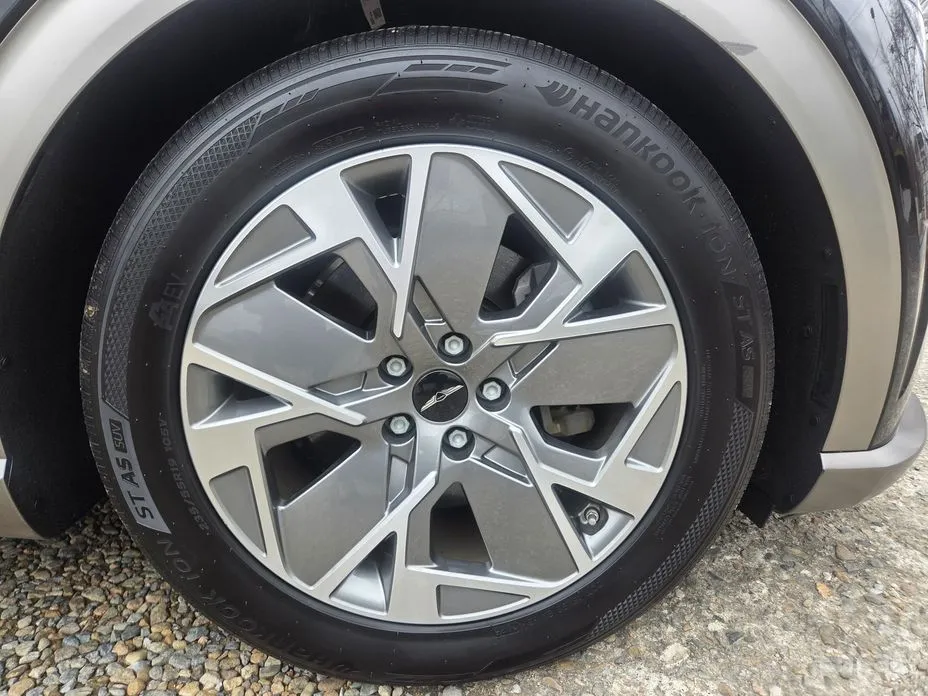 Фото 12 - Genesis GV60