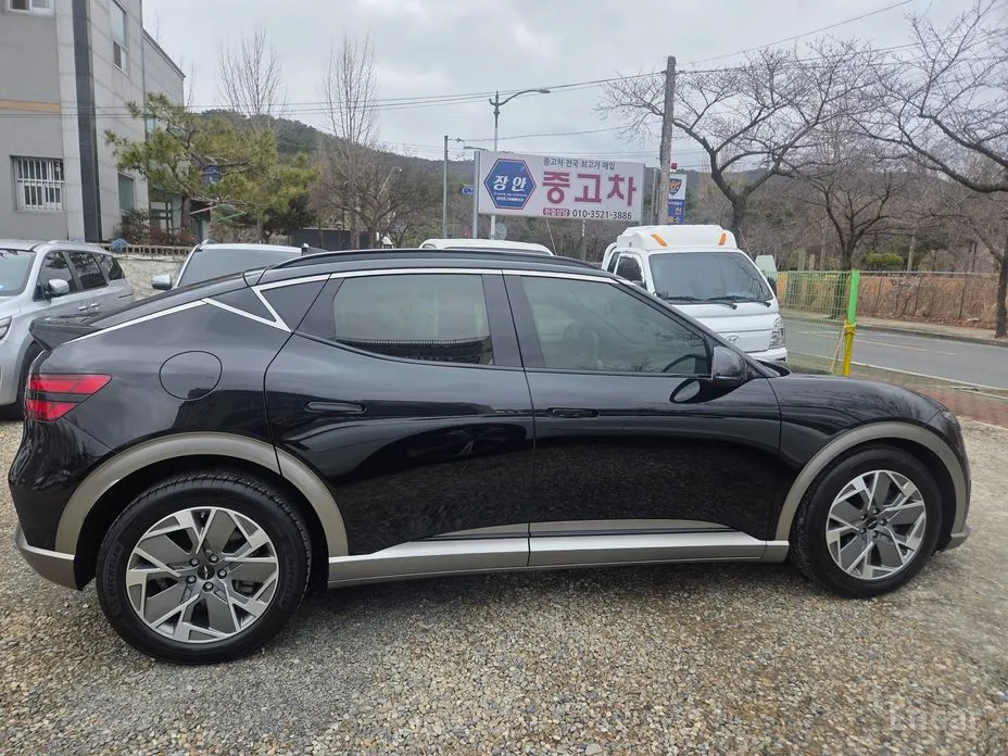 Фото 2 - Genesis GV60