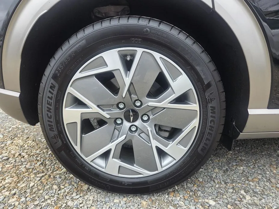 Фото 5 - Genesis GV60