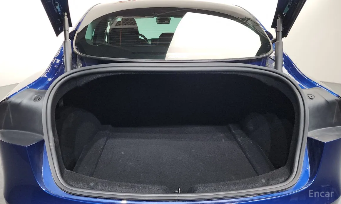 Фото 20 - Tesla Model 3