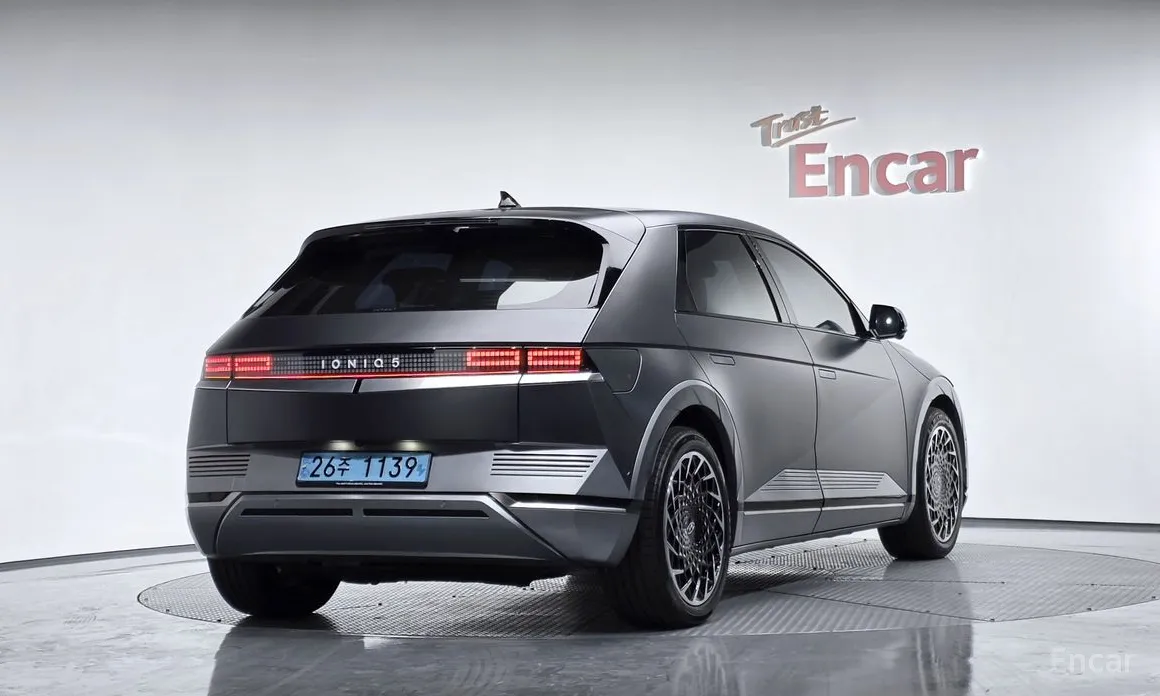 Photo 2 - Hyundai Ioniq 5