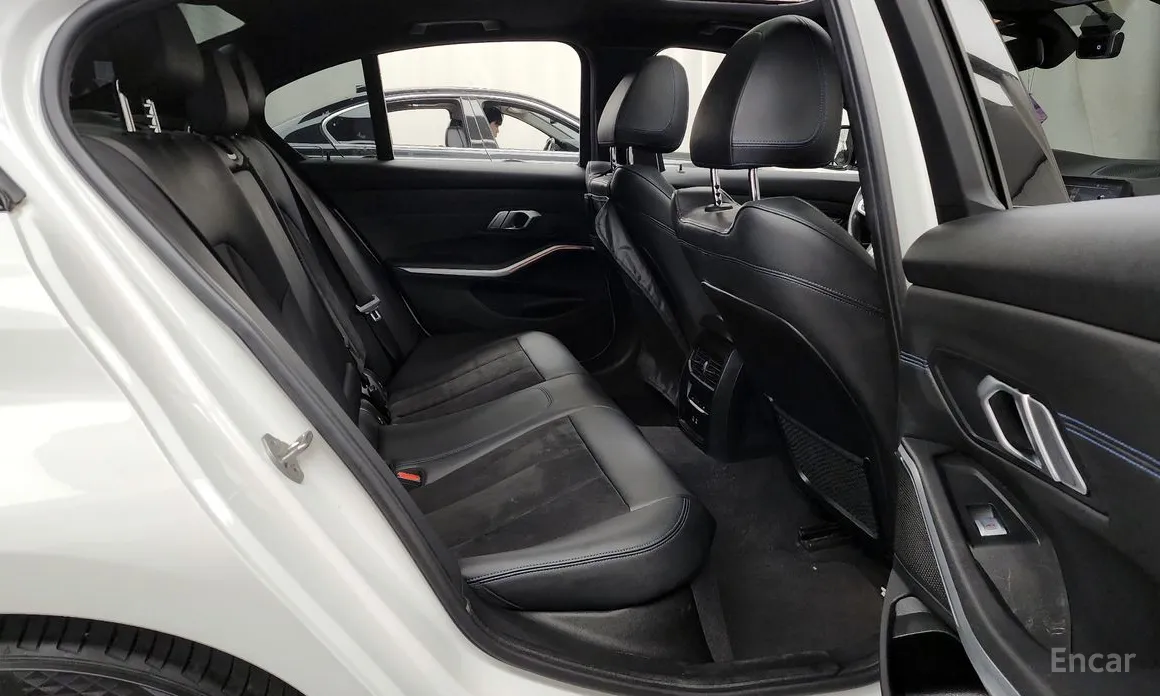 Photo 12 - BMW 3 Series