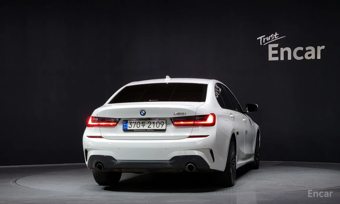 Photo 4 - BMW 3 Series