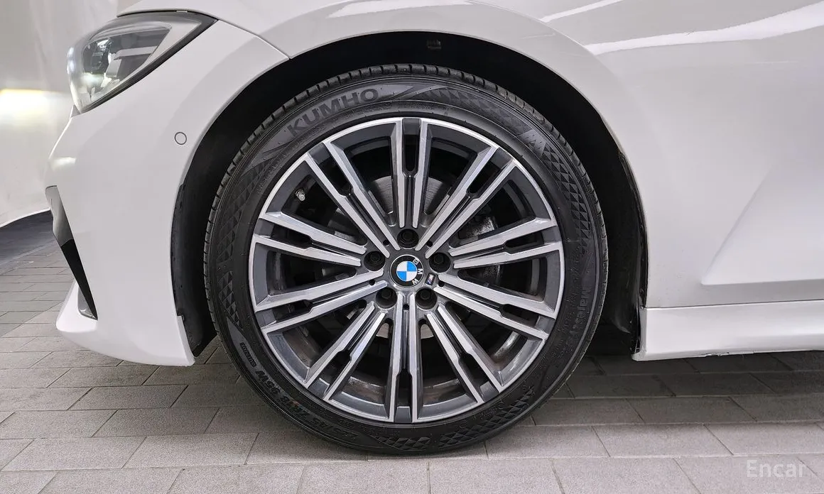 Photo 5 - BMW 3 Series