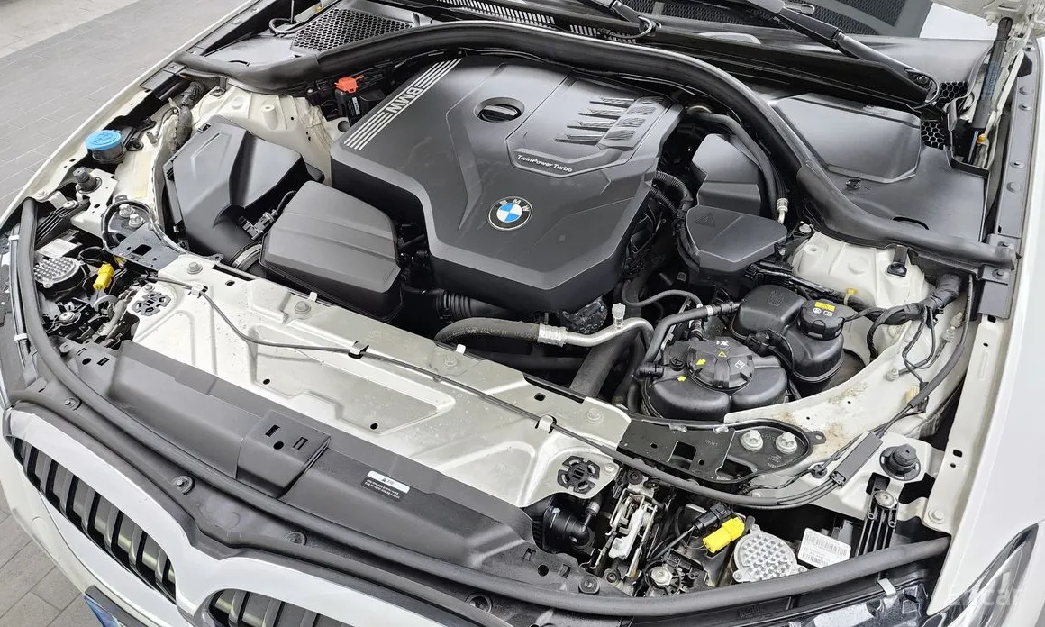 Photo 6 - BMW 3 Series