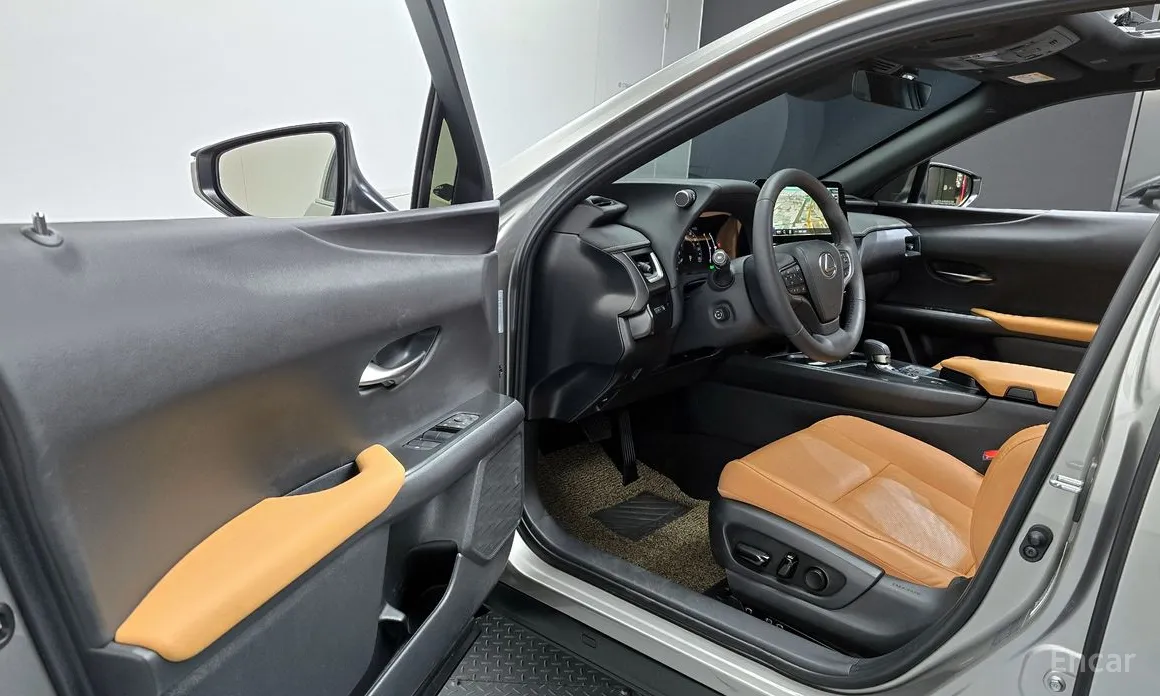 Фото 11 - Lexus UX