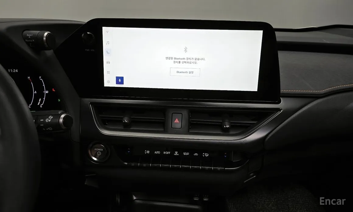 Фото 14 - Lexus UX