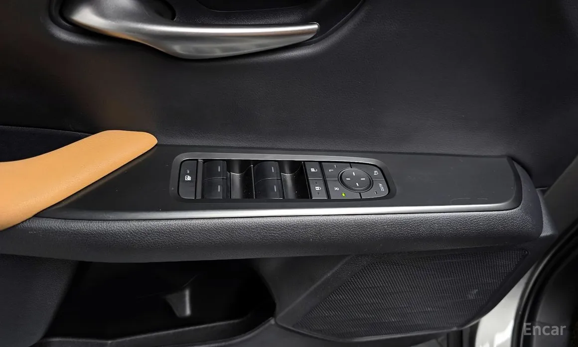 Фото 17 - Lexus UX